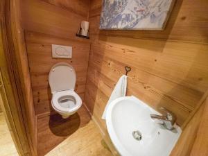 Appartements Chalet familial au coeur du village, proche skis et commerces, avec WiFi - FR-1-452-396 : photos des chambres