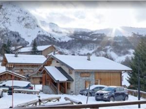 Appartements Chalet familial au coeur du village, proche skis et commerces, avec WiFi - FR-1-452-396 : photos des chambres