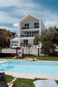 Sagres Queenscliff, Designer Oceanfront Escape with Pool & Sauna
