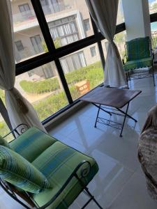 Lovely penthouse 4- bedroom directly on the lagoon