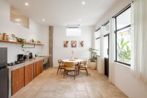 Spacious Mid-Century Loft with Tropical Flair & Private Pool