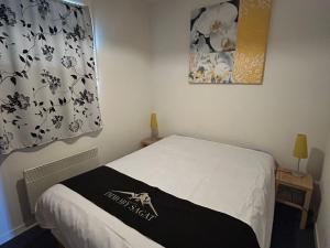 Appartements Appartement Sud avec Terrasse et Garage a Super Besse - FR-1-814-96 : photos des chambres