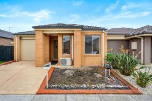 Modern 2BR Comfort in the Heart of Officer