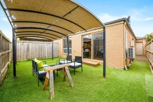 Modern 2BR Comfort in the Heart of Officer