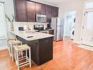 Fire Pit - 4 Min from UNC - 7 Min from Carrboro - Fast Wi-Fi