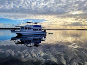 Tin Can Bay Houseboats
