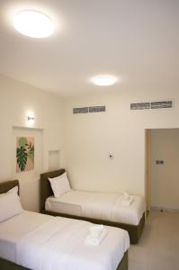 Emirati Stay Comfort & Local Charm Villas - 3