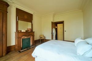 Renovated Castle In The Sancerre Vineyards