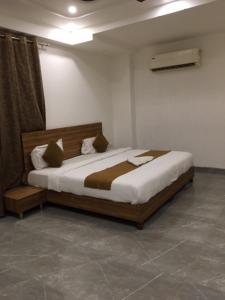 Hotel Town Stay Near Rajiv Gandhi Cancer Hospital Rohini