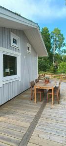 Newly Built Cottage By The Shore Of Lake Vättern