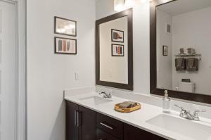 Comfortable Scottsdale Stay , Desert Ridge, Near Mayo, Pool & Gym- S443