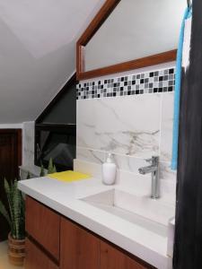 Habitación acogedora en ambiente familiar al norte de Medellín