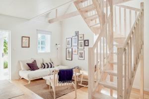 Charming Hen House With Terrace Near Vadstena