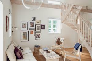 Charming Hen House With Terrace Near Vadstena