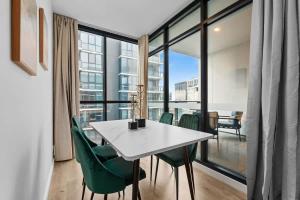 Elegant 1BR CBD 18th WiFl Walkable Parking