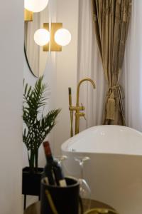 Eden Central Boutique Suites - Garden & Spacious Apartments