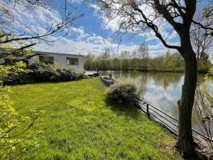 Water Villa in Ooltgensplaat near Volkerak