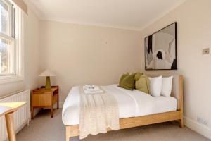 Chic & Stylish 3BR Home by West Kensington Station