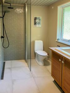 Cozy Summerhouse Near The Beach In Rågeleje