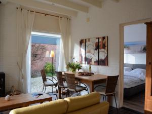 Bungalow in Noordwijkerhout near Lake