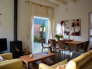 Bungalow in Noordwijkerhout near Lake