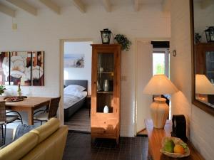 Bungalow in Noordwijkerhout near Lake