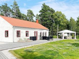 10 person holiday home in KATTHAMMARSVIK