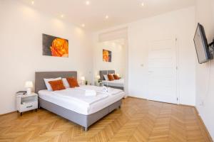 Central n Sweet 4BEDROOM Suite w Balcony