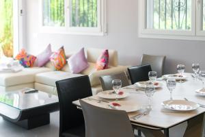 WELCS APARTAMENTO 282 EMP en villa con piscina compartida