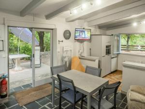 Cottage with River Views, Uzer