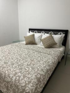 Fairway Galle Cozy 2BR Apartment Near Beach & City