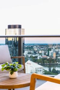 3BR Apt in Queens Wharf - Level 29 with city and panoramic views