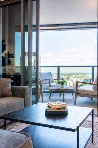 3BR Apt in Queens Wharf - Level 29 with city and panoramic views