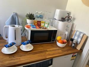 Private Entry Guest Suite- 6 minutes to Airport
