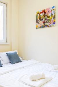 Central 4BEDROOM Madách Square Apartment