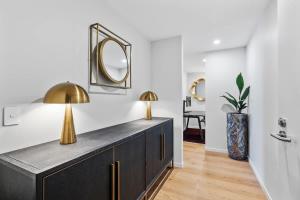 HELIA - Beautiful West End Apt with parking