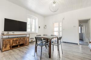 house with garden, two rooms