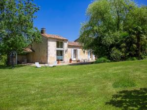 Maisons de vacances Holiday Home in Dordogne Wine Estate with Garden : photos des chambres