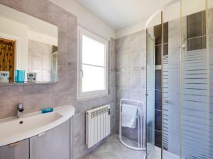 Maisons de vacances Holiday Home in Dordogne Wine Estate with Garden : photos des chambres