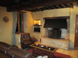 Holiday Home in Isenay near Lake and Forest