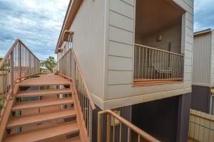 Contemporary Crib Generous 1x1