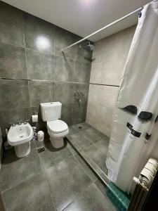 Flat with Pool, Gym & Great Views