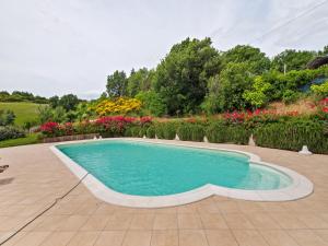 Beautiful Villa in Belforte allIsauro with Swimming Pool