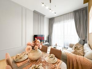 Modern 1BR Haven in Prime JVC Spot