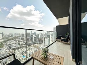 Modern 1BR Haven in Prime JVC Spot