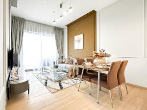 Modern 1BR Haven in Prime JVC Spot