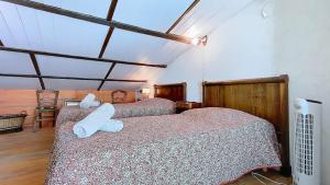 Maison de village, Accès cascade et rivière