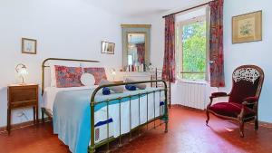 Maison de village, Accès cascade et rivière