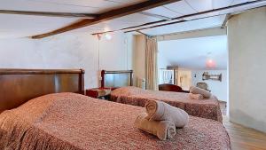 Maison de village, Accès cascade et rivière