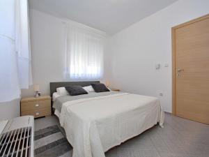 Tranquil Apartment in Bibinje with Garden